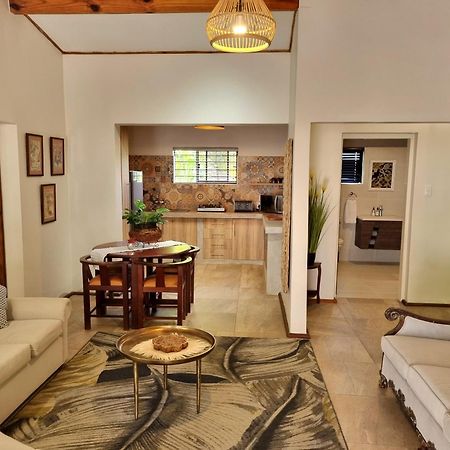 Hotel The Coral Tree Mbombela Esterno foto