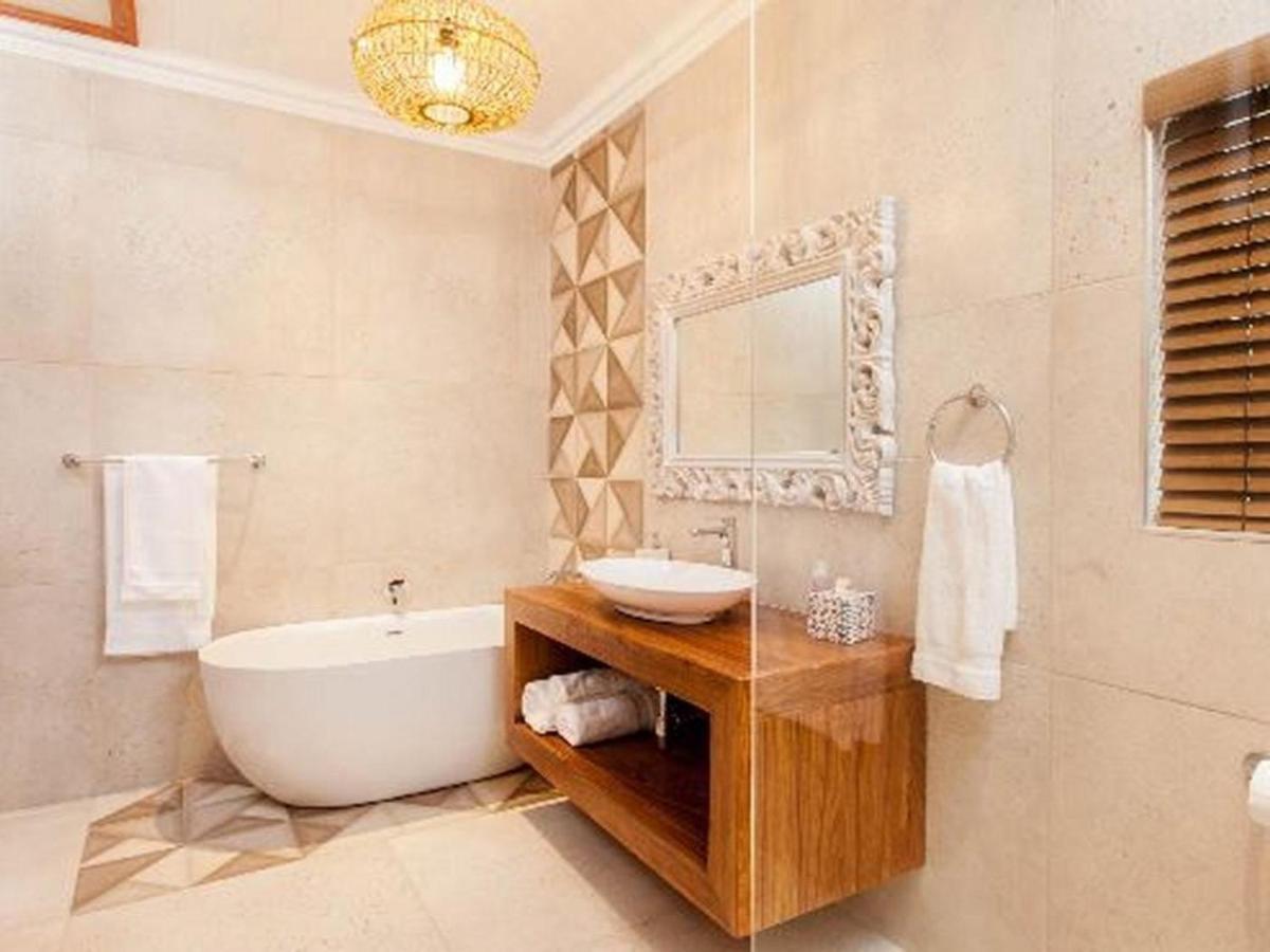 Hotel The Coral Tree Mbombela Esterno foto