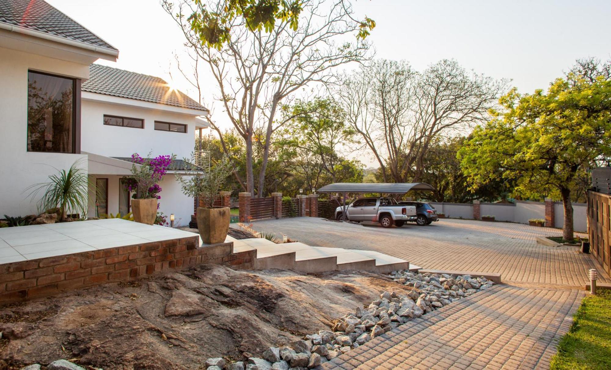 Hotel The Coral Tree Mbombela Esterno foto