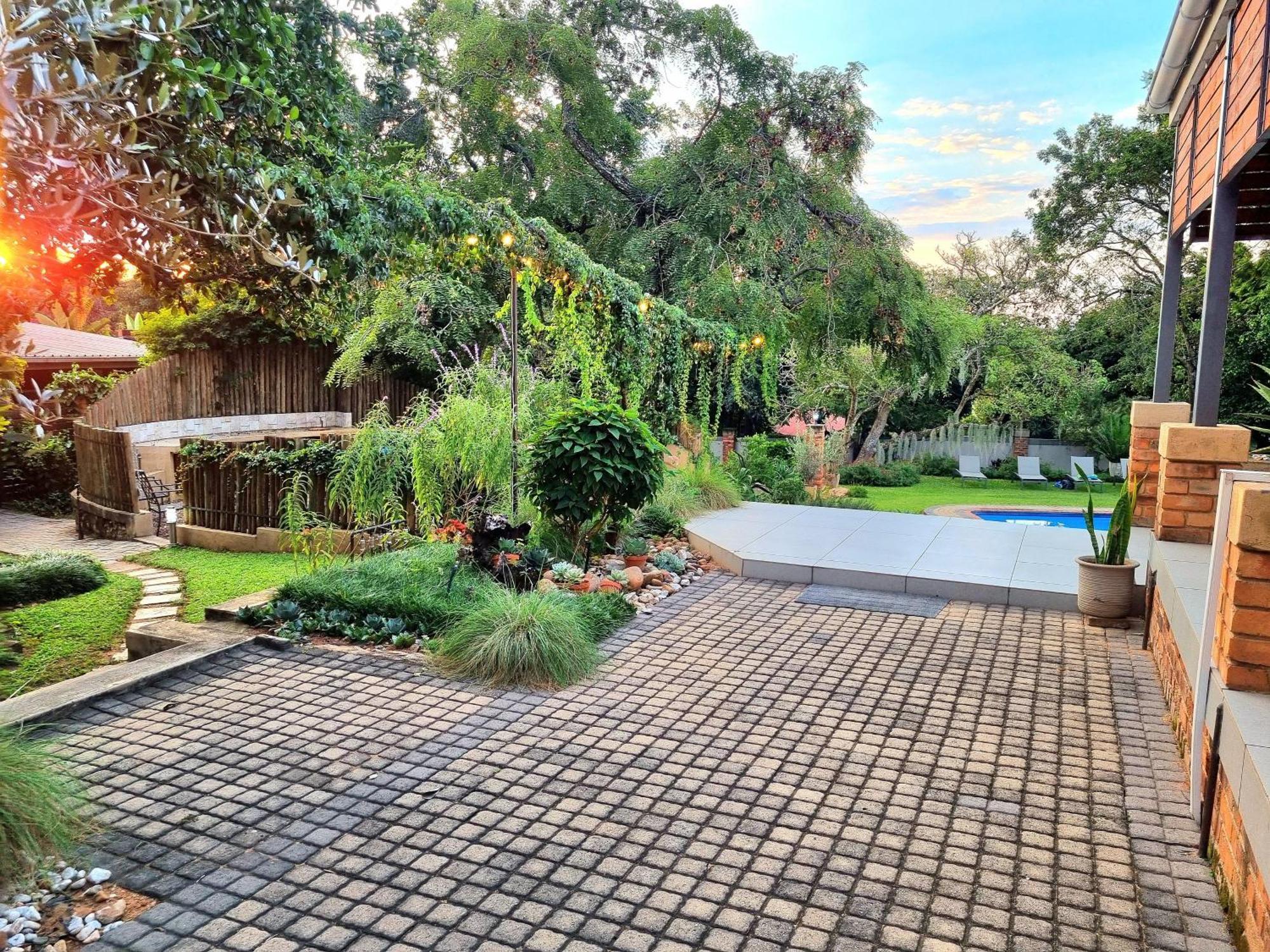 Hotel The Coral Tree Mbombela Esterno foto